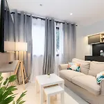 Elegante Y Luminoso En - Apto 3 By *