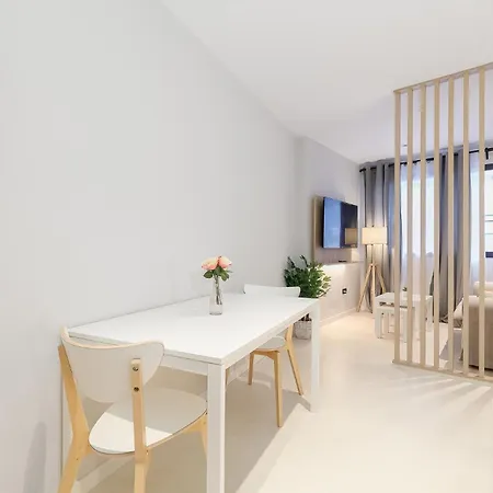 Elegante Y Luminoso En - Apto 3 By