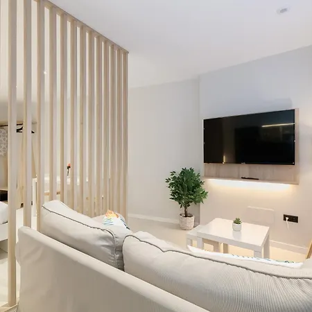 Appartamento Elegante Y Luminoso En - Apto 3 By *